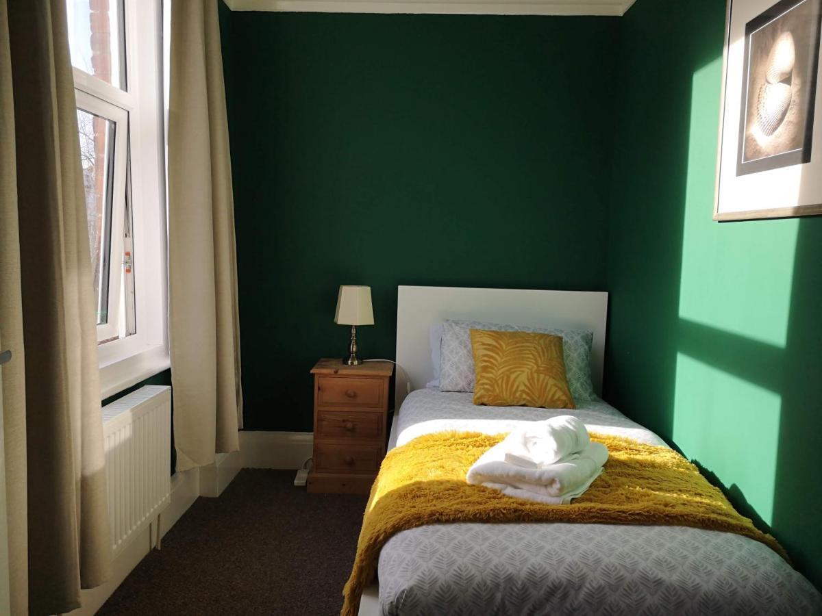 2 Bedroom Apartment At Kent Escapes Short Lets & Serviced Accommodation Kent, Bouverie Escape Folkestone With Wifi Экстерьер фото